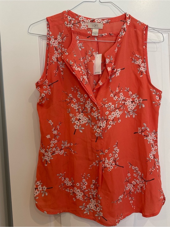 LOFT Tops - LOFT Coral Pink Floral Sleeveless V-Neck Camisole